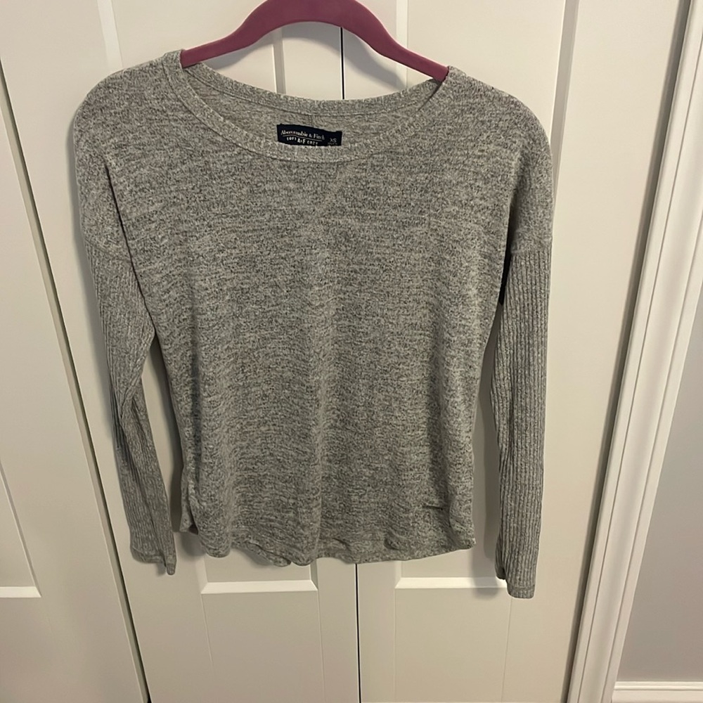 Abercrombie & Fitch long sleeve tee. women’s xs. gray
